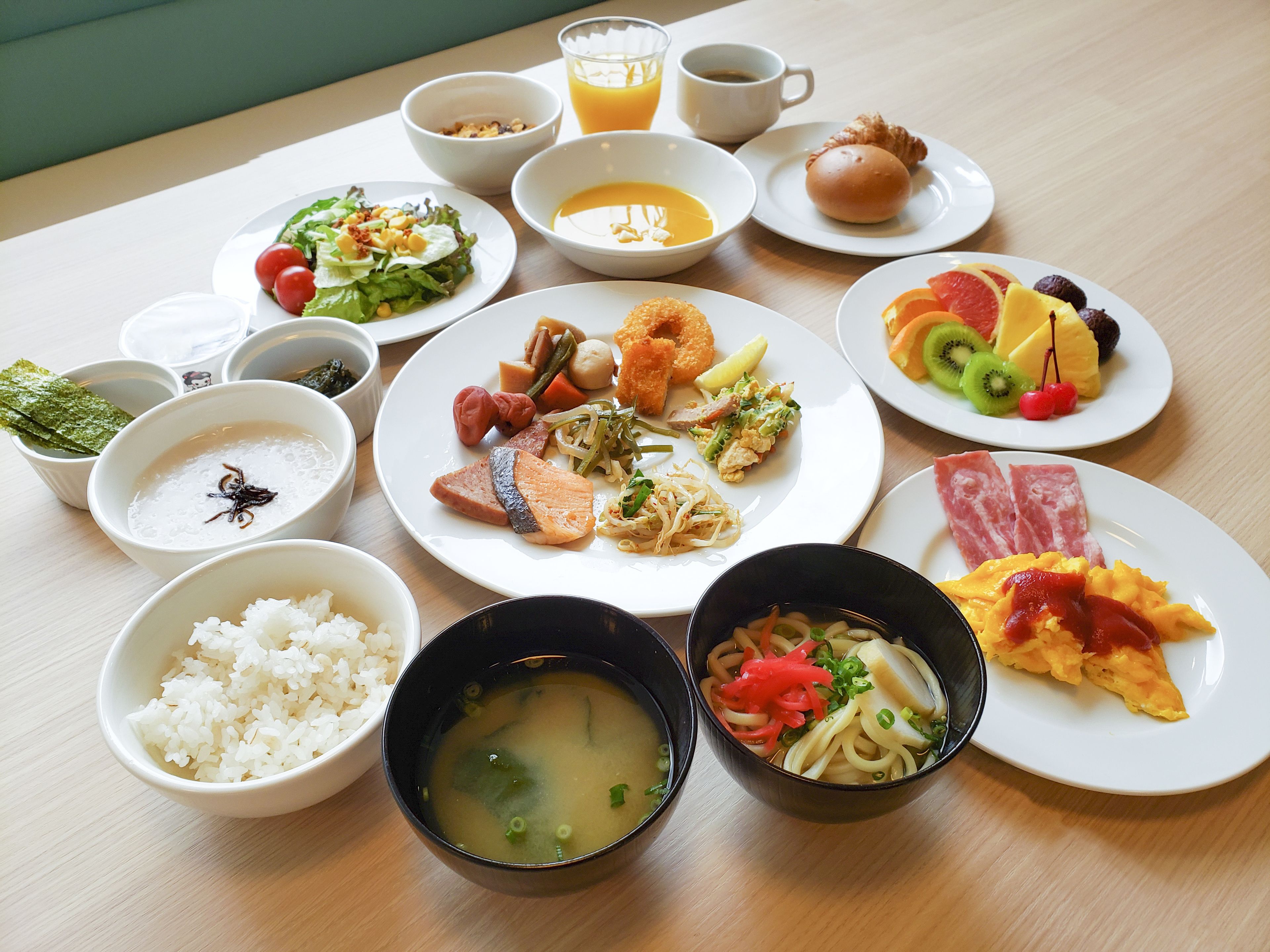 daily buffet breakfast (jpy 1500 per person)