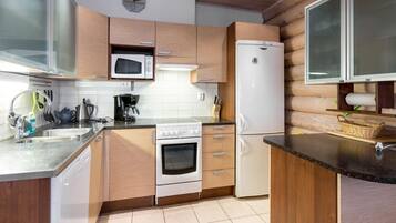 Fridge, microwave, dishwasher, cookware/dishes/utensils