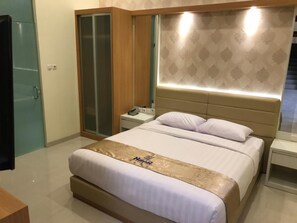 Ropa de cama de alta calidad, escritorio, wifi gratis y ropa de cama 