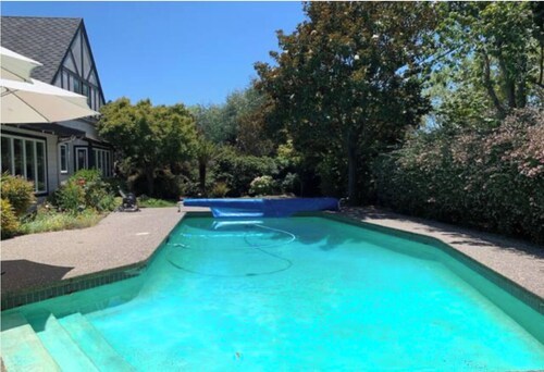 Your home away from home in the flats of Greenbrae