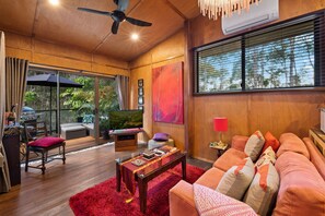 Villa Romantique, 1 très grand lit, vue montagne | Salle de séjour