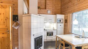 Fridge, microwave, dishwasher, cookware/dishes/utensils