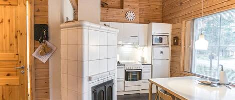 Jääkaappi, mikroaaltouuni, astianpesukone