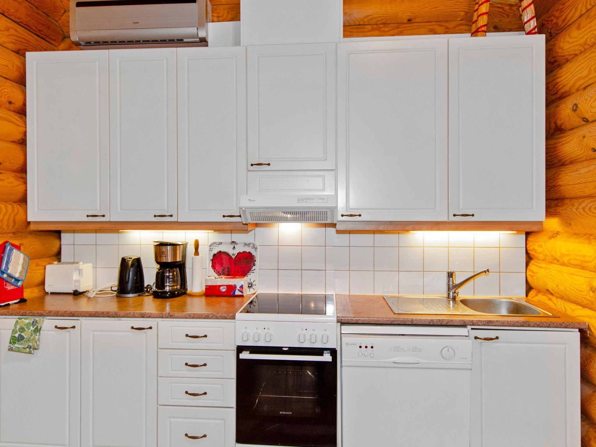 Jääkaappi, mikroaaltouuni, astianpesukone