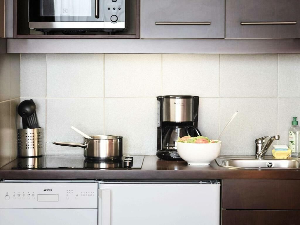 Fridge, microwave, dishwasher, coffee/tea maker