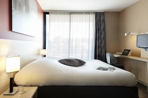 WiFi, bed sheets, wheelchair access
