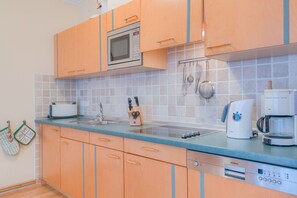 Kühlschrank, Mikrowelle, Ofen, Geschirrspüler