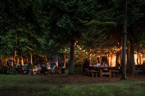 Outdoor dining - Cabin on Peninsula | Waterfront + Sunset View (Jacksonport)