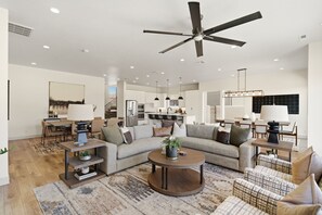 TV, video games, offices - Golf Course Views, Private Pool, Hot Tub, Fire Pit (Washington)