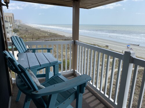 Wake up to the sunrise over the Atlantic! Beautiful ocean views from balcony 