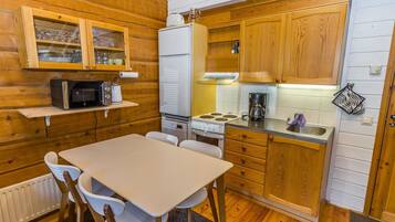 Fridge, microwave, dishwasher, cookware/dishes/utensils