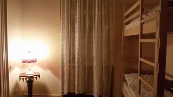 Iron/ironing board, bed sheets