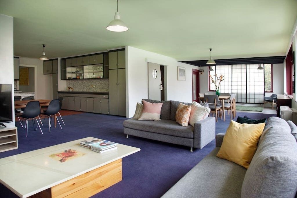 Huge, stylish, central, 3 br apartment with pool