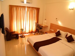Deluxe Room | Soundproofing, iron/ironing board, rollaway beds, free WiFi - Pebbles (Chennai)