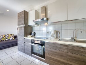 Frigorifero, forno, lavastoviglie, pentole/stoviglie/utensili