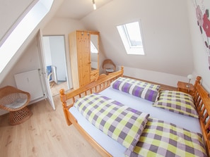 2 chambres, fer et planche à repasser, lit de bébé portatif, Wi-Fi