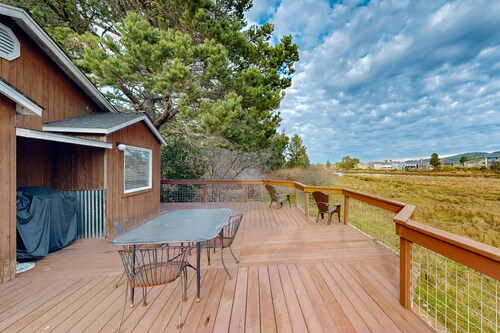 Centrally-located, dog-friendly home w/ a deck overlooking a beautiful waterway