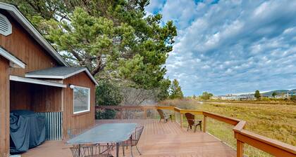 Centrally-located, dog-friendly home w/ a deck overlooking a beautiful waterway