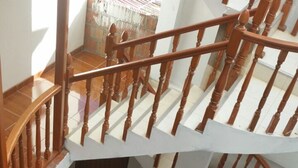 A multi-level spiral staircase with wooden railings and white steps. - Hotel Wiracocha Inn (Machu Picchu)