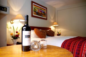 Standard Single Room, 1 Large Twin Bed | In-room safe, individually decorated, individually furnished, free WiFi