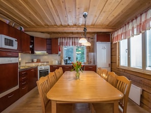 Fridge, microwave, dishwasher, cookware/dishes/utensils