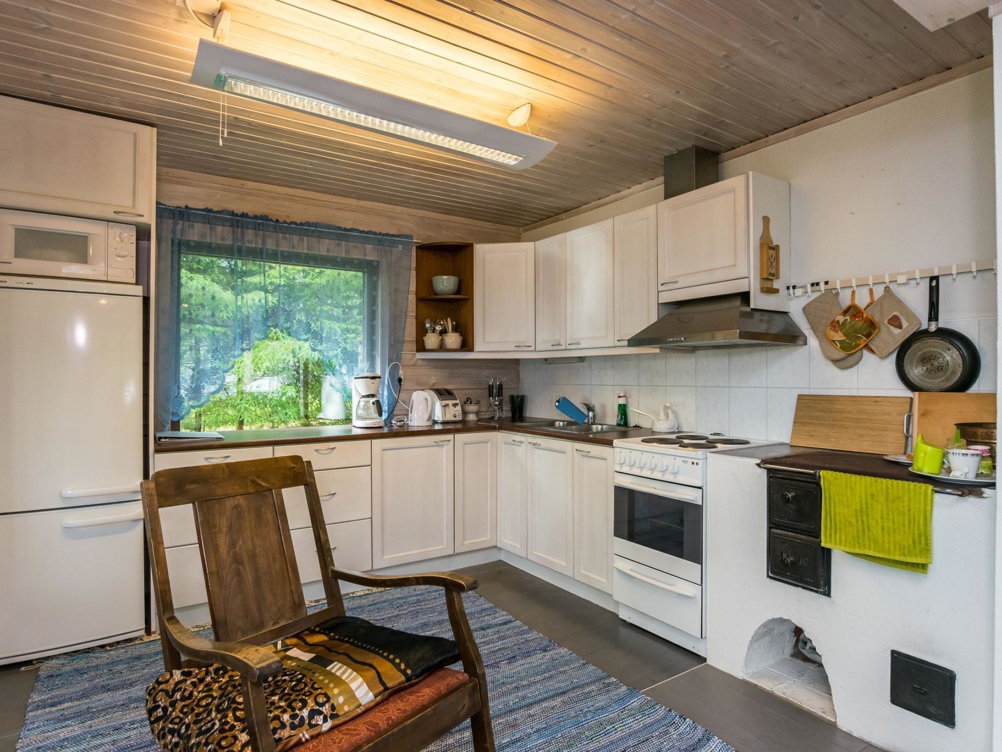 Jääkaappi, mikroaaltouuni, astianpesukone