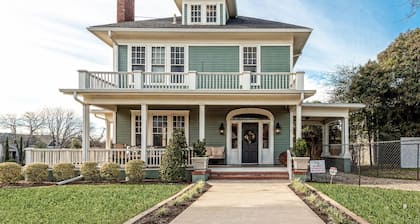 Seen On HGTV's Fixer Upper Gorman Guest House Silos Baylor Restaurants Extraco