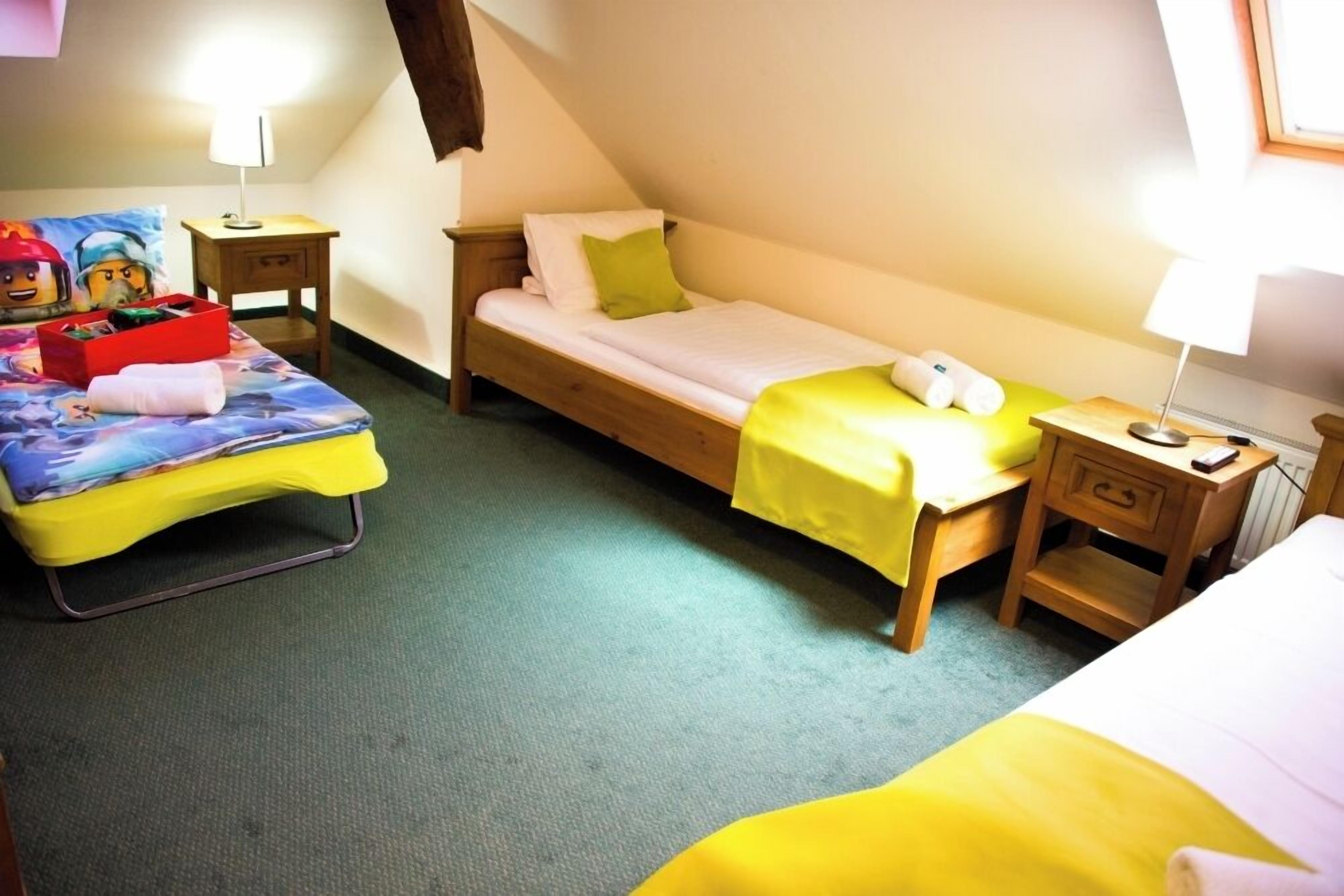 standard twin room | desk, blackout curtains, free wifi, bed sheets