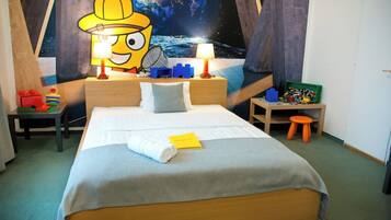 Familien-Doppelzimmer | Schreibtisch, Verdunkelungsvorhänge, kostenloses WLAN, Bettwäsche