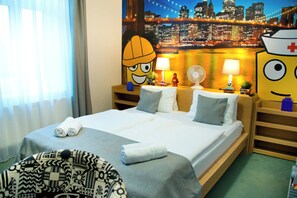 Kamar Double Standar (extra bed) | Meja kerja, tirai kedap cahaya, Wi-Fi gratis, dan seprai linen