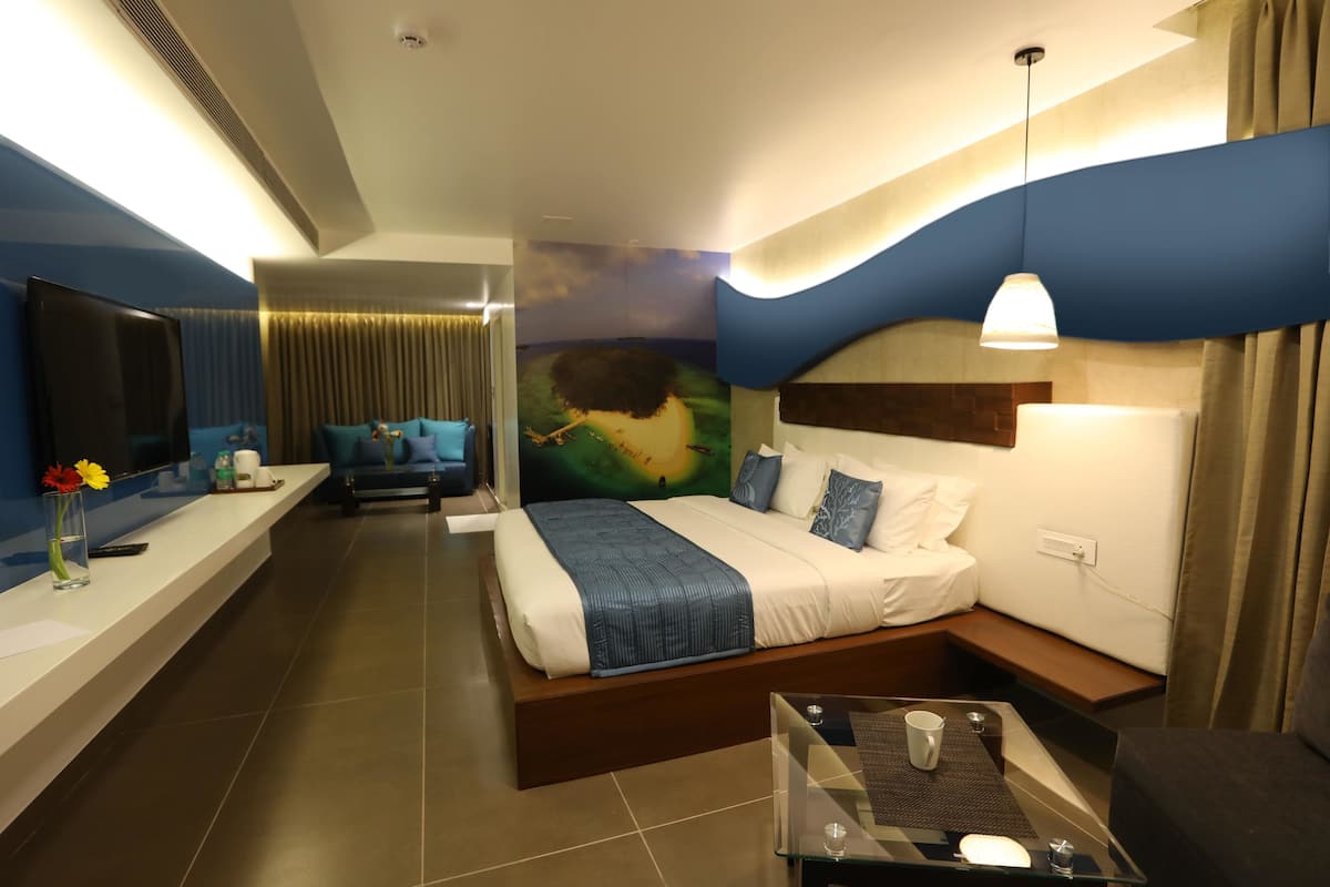 Silver Suite | Living room | Flat-screen TV