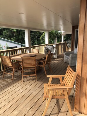 Outdoor dining - Large family home, tranquil hillside location with Pacific views (Nikao)