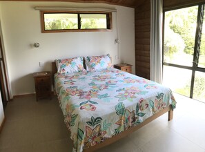 3 bedrooms, iron/ironing board, WiFi, bed sheets - Large family home, tranquil hillside location with Pacific views (Nikao)