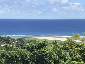 Beach towels - Large family home, tranquil hillside location with Pacific views (Nikao)