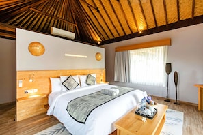 Bangalô | Frigobar (abastecido com itens grátis), cofres nos quartos