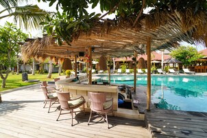 Bar à beira da piscina