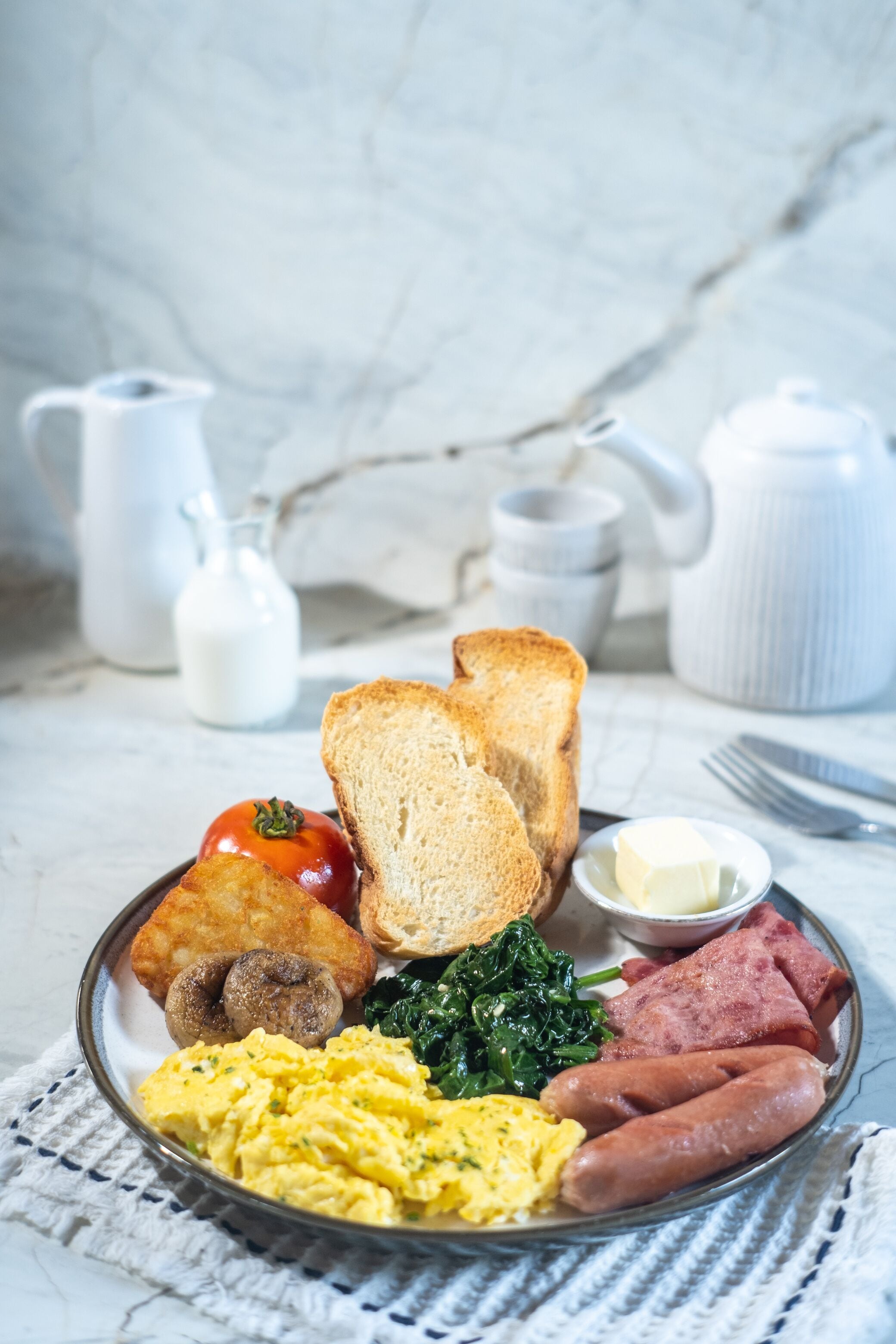 breakfast, lunch and dinner served