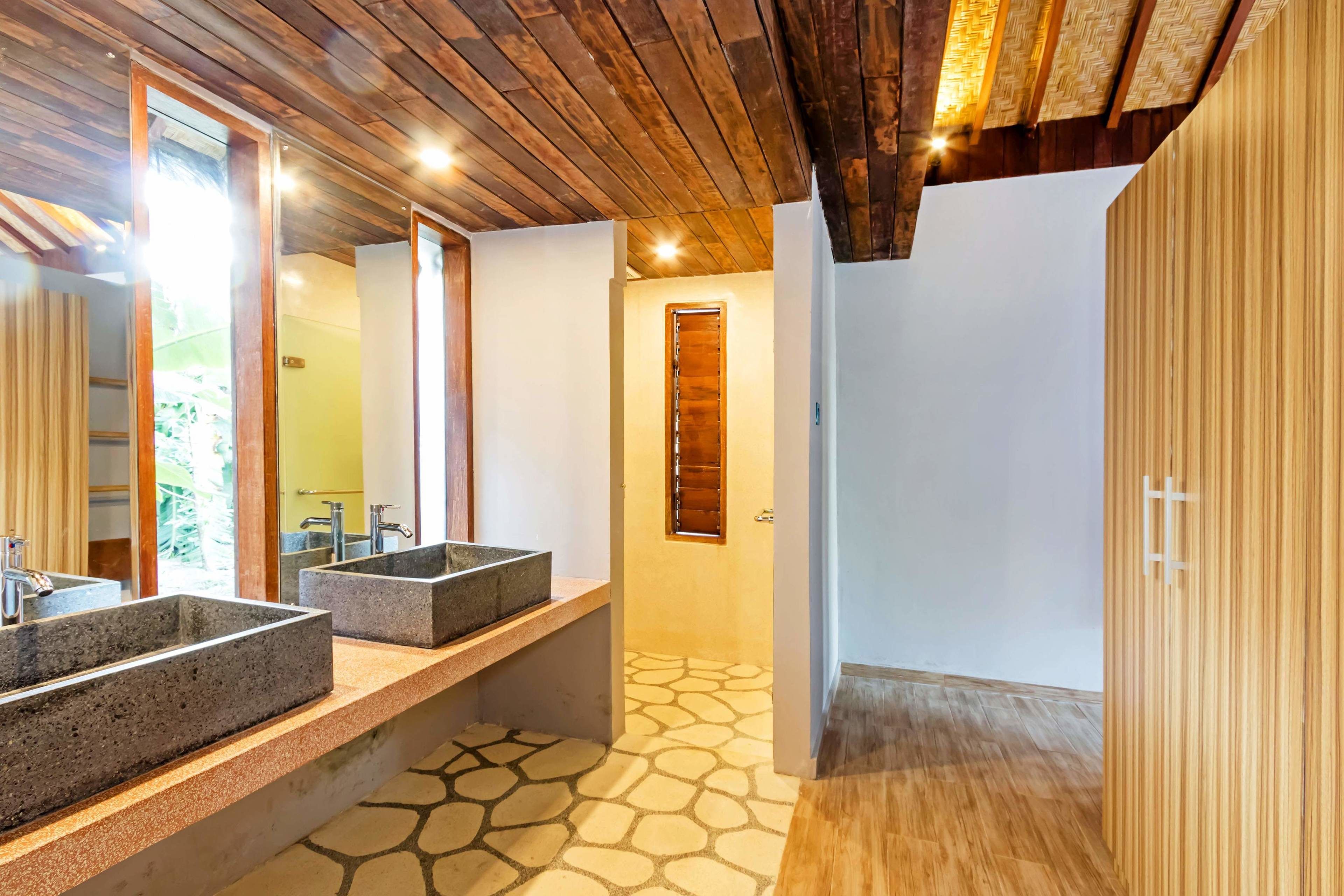 bungalow | bathroom | shower, hair dryer, slippers, towels