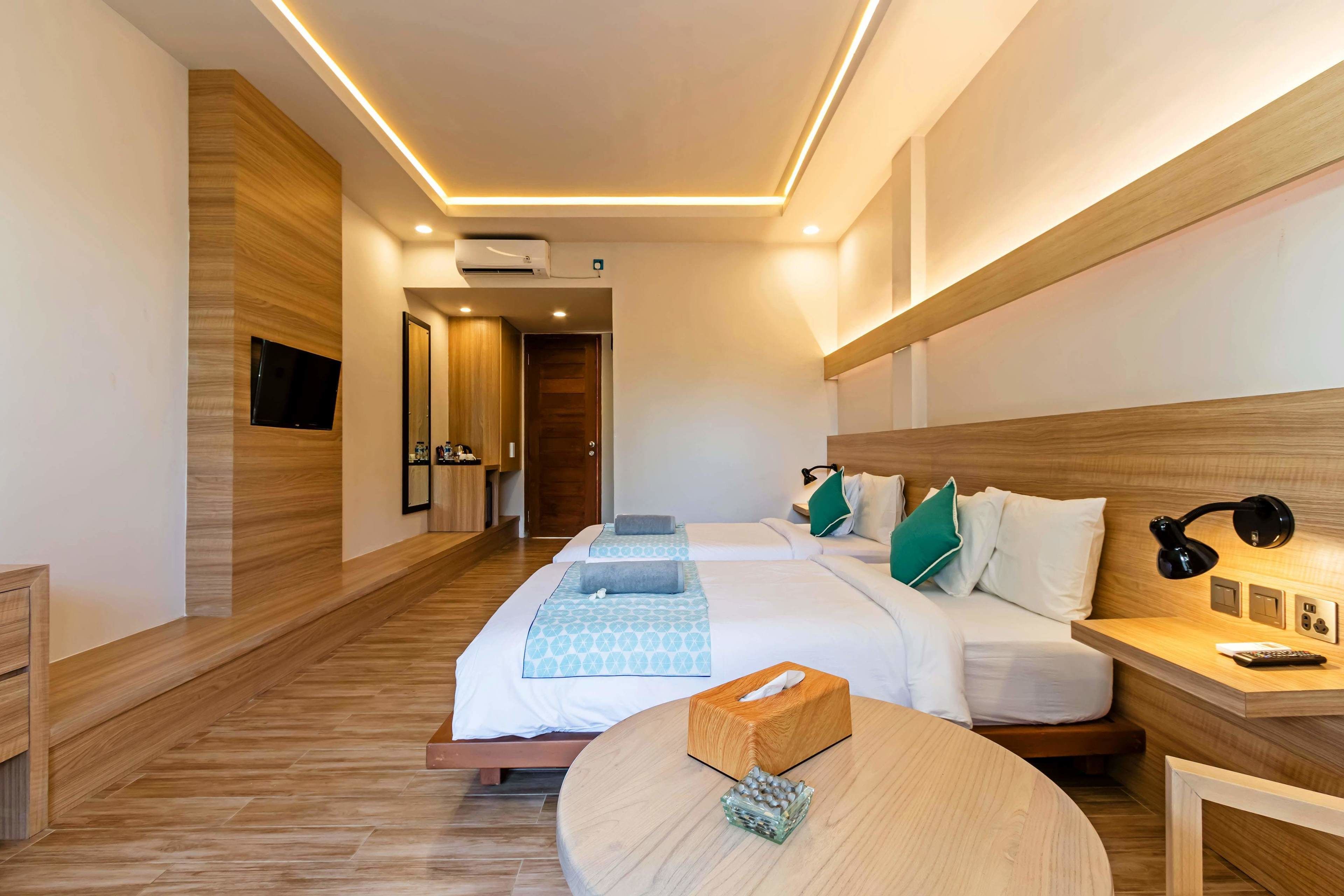 deluxe twin room, garden view | bathroom | shower, hair dryer, slippers, towels