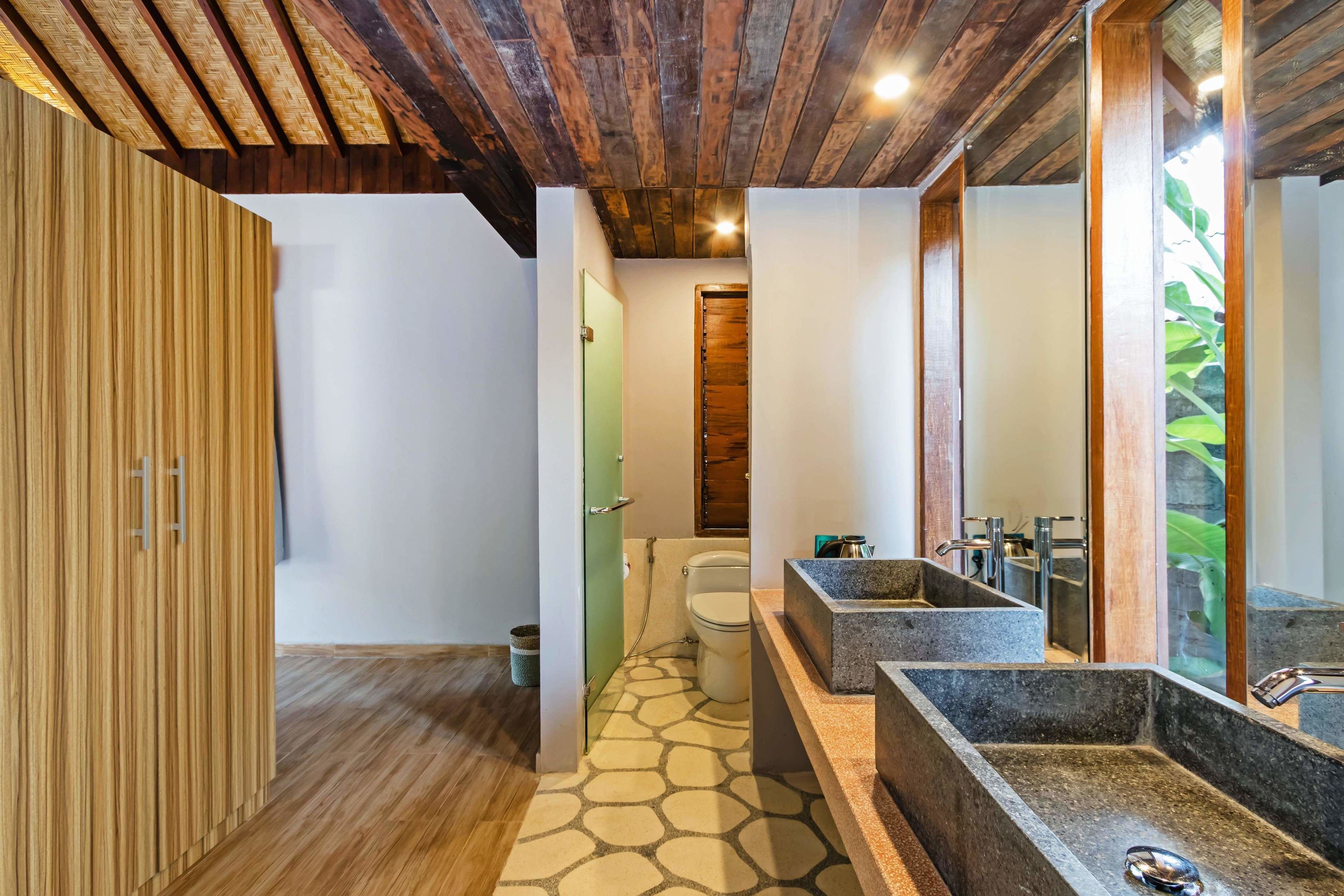 bungalow | bathroom | shower, hair dryer, slippers, towels