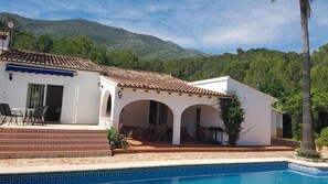 Outdoor pool - Casa Mimosa.  Private 3 bedroom villa with pool in a peaceful oasis in Parcent. (Parcent (Alicante))