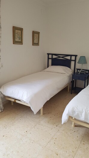 3 slaapkamers, een kluis op de kamer, een strijkplank/strijkijzer