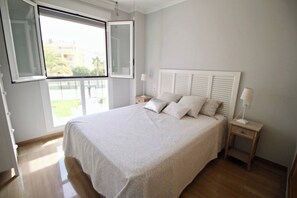 2 habitaciones, tabla de planchar con plancha, wifi y ropa de cama 