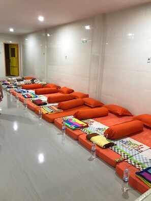 Gemeinsamer Economy-Schlafsaal, Gemischter Schlafsaal