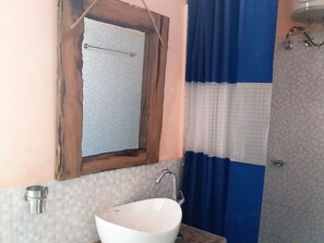 تجهيزات دش، مجففات شعر، مناشف، صابون