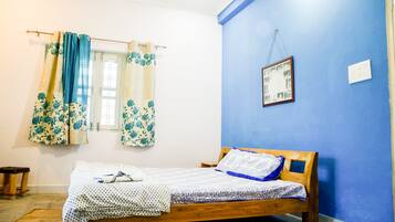 2 bedrooms, iron/ironing board, internet, wheelchair access