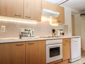 Refrigerador, microondas, horno y lavavajillas 