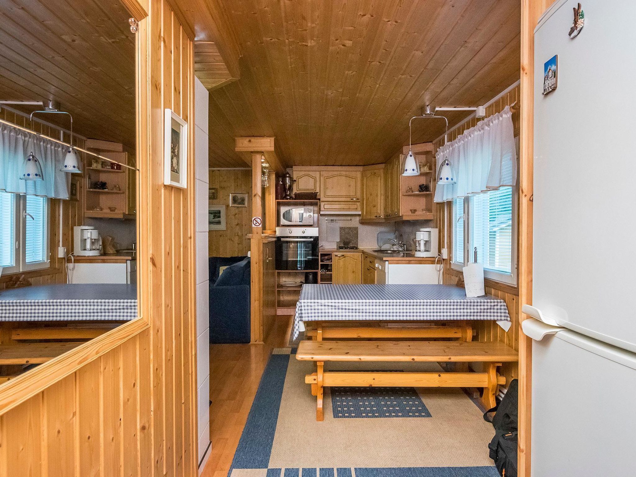 Refrigerador, microondas, lavavajillas y utensilios de cocina 