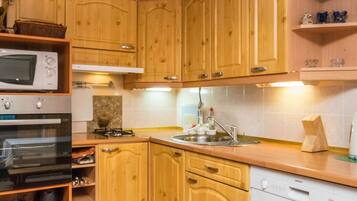 Geladeira, micro-ondas, lava-louças