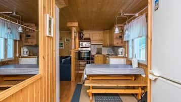 Jääkaappi, mikroaaltouuni, uuni, astianpesukone